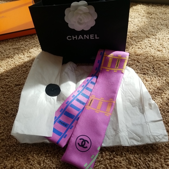 Auth Chanel Rare Bandeau Twilly Scarf with bag